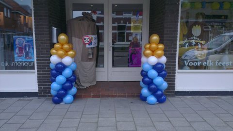 Ballonnen zuigfles jongen foto