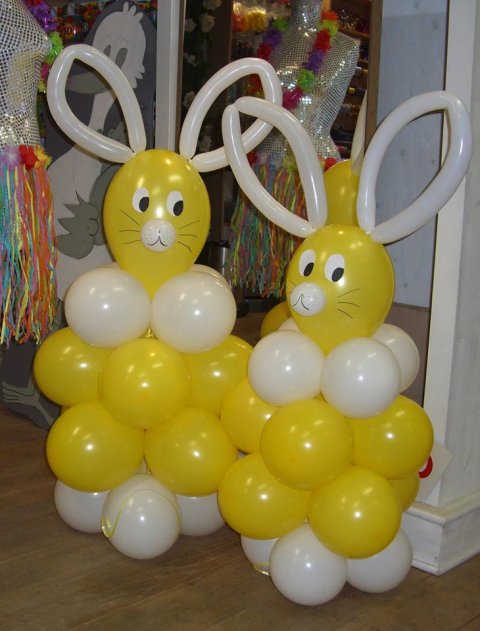 Paashaas van ballonnen foto